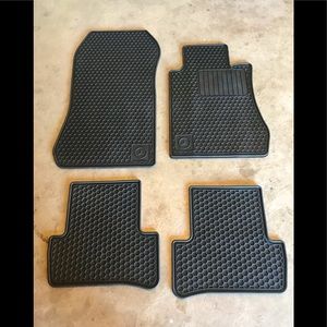 Mercedes SUV all-weather floor mats